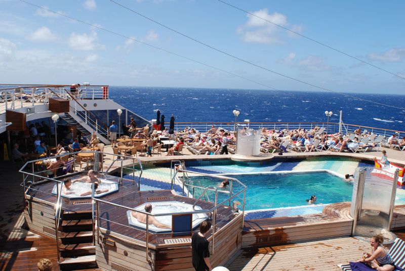 A slightly more crowded Sea View Pool