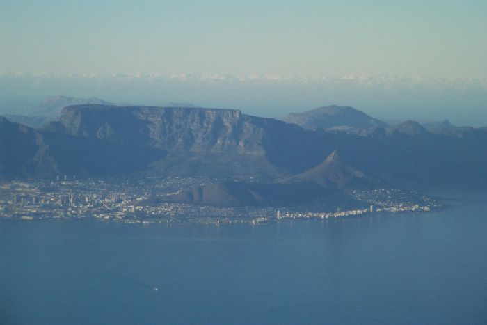On the south side of the harbor, the shore quickly gives way to the rocky terrain of Table Mountain.